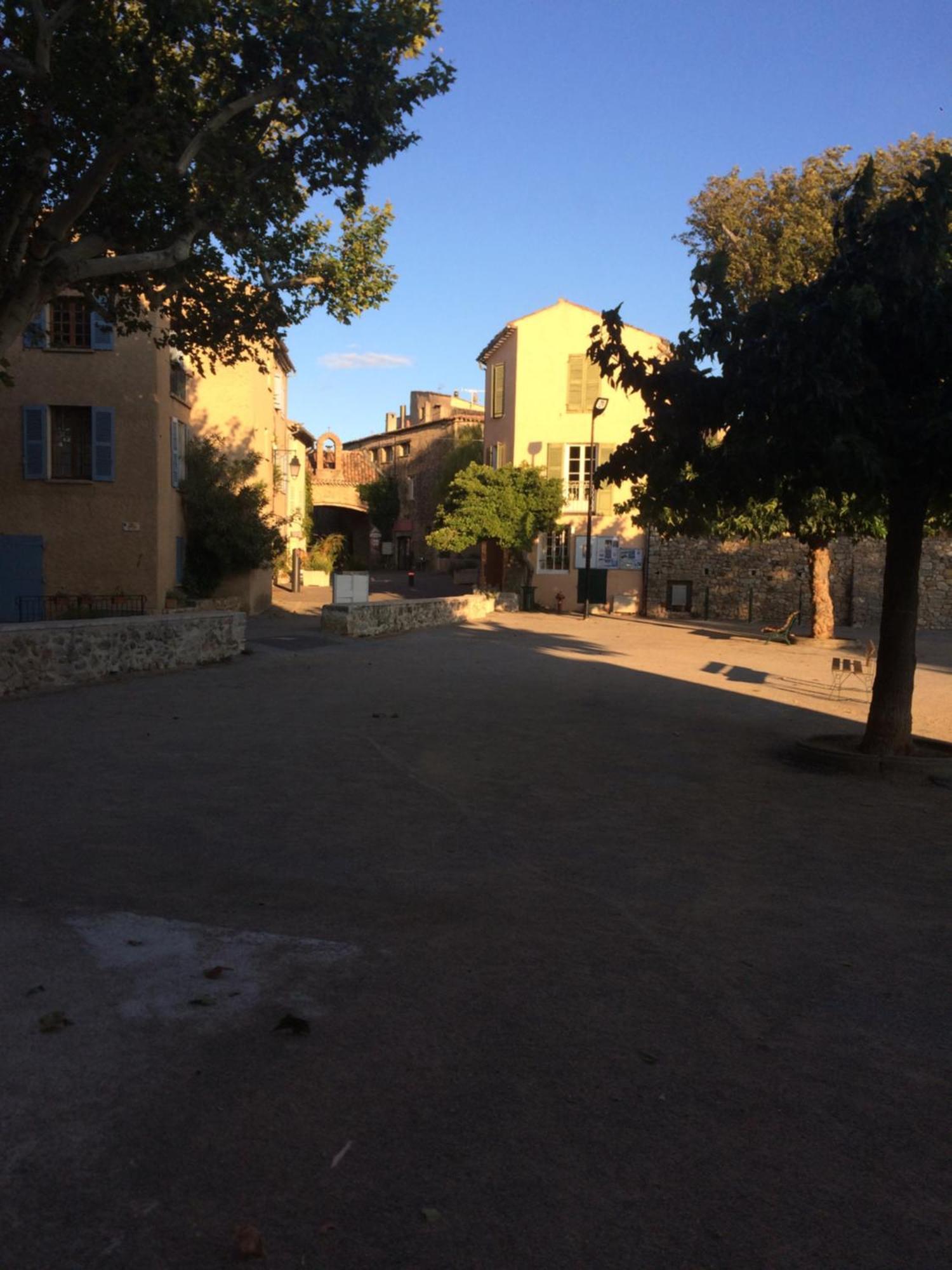 Au Coeur Du Village Provencal Tourtour Exteriér fotografie